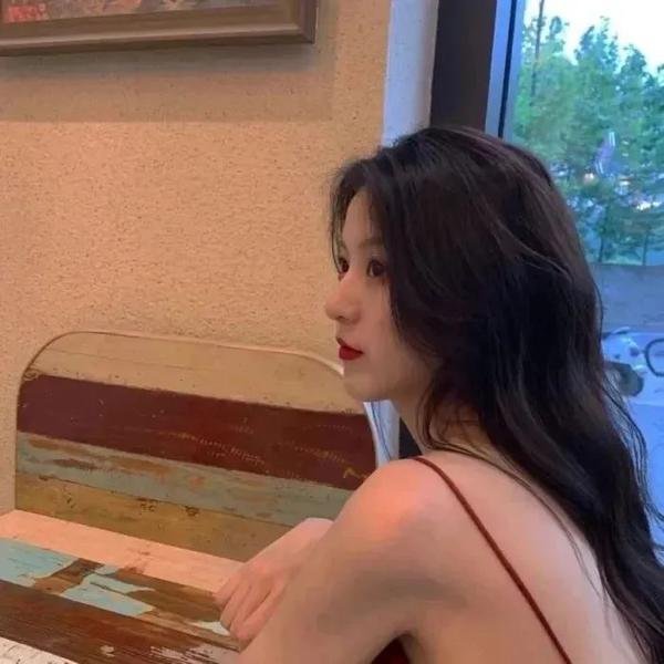 以遇刺为生的女人